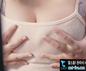 야동보면서 흥분한육떡녀 결국 오빠에게SOS